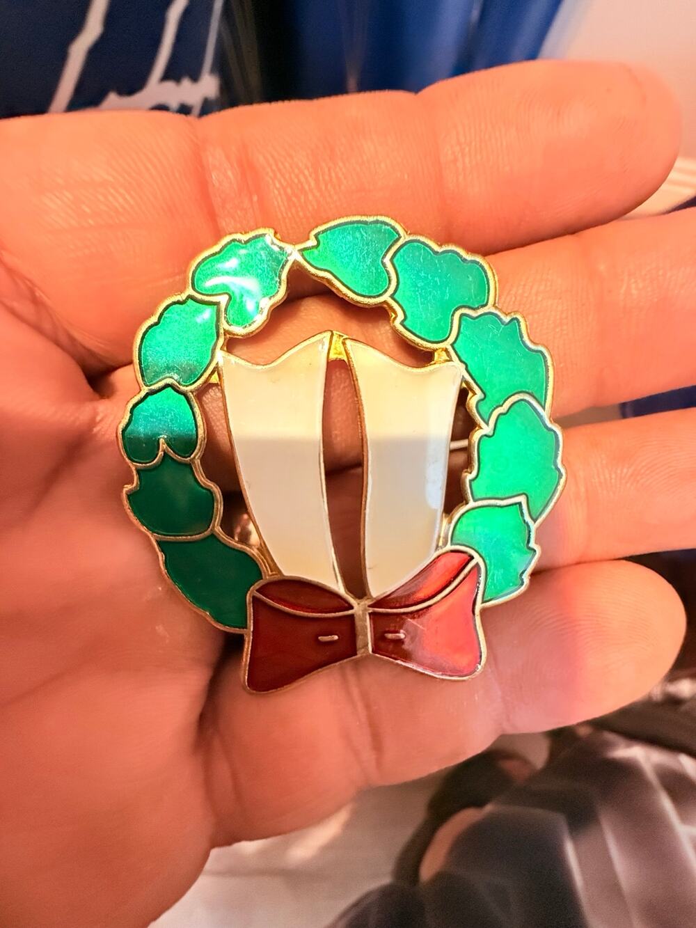 Christmas Gift Box Wreath Brooch Green Enamel Red Bow